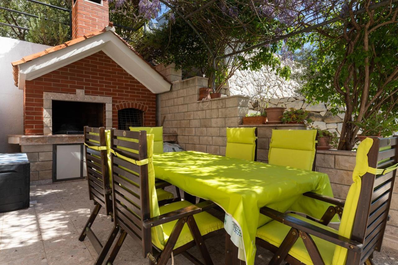 Apartments With A Parking Space Mimice, Omis - 2805 المظهر الخارجي الصورة