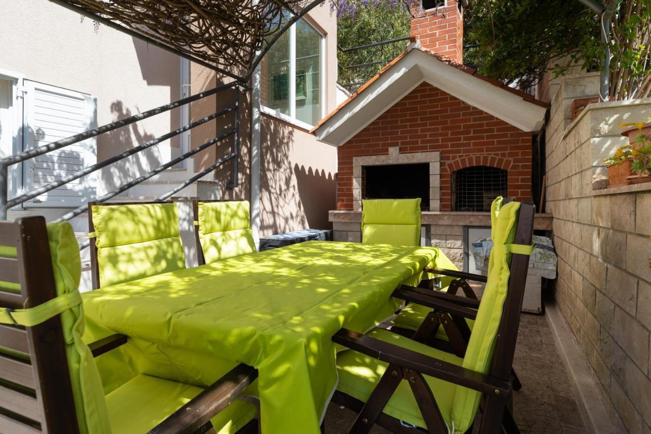 Apartments With A Parking Space Mimice, Omis - 2805 المظهر الخارجي الصورة