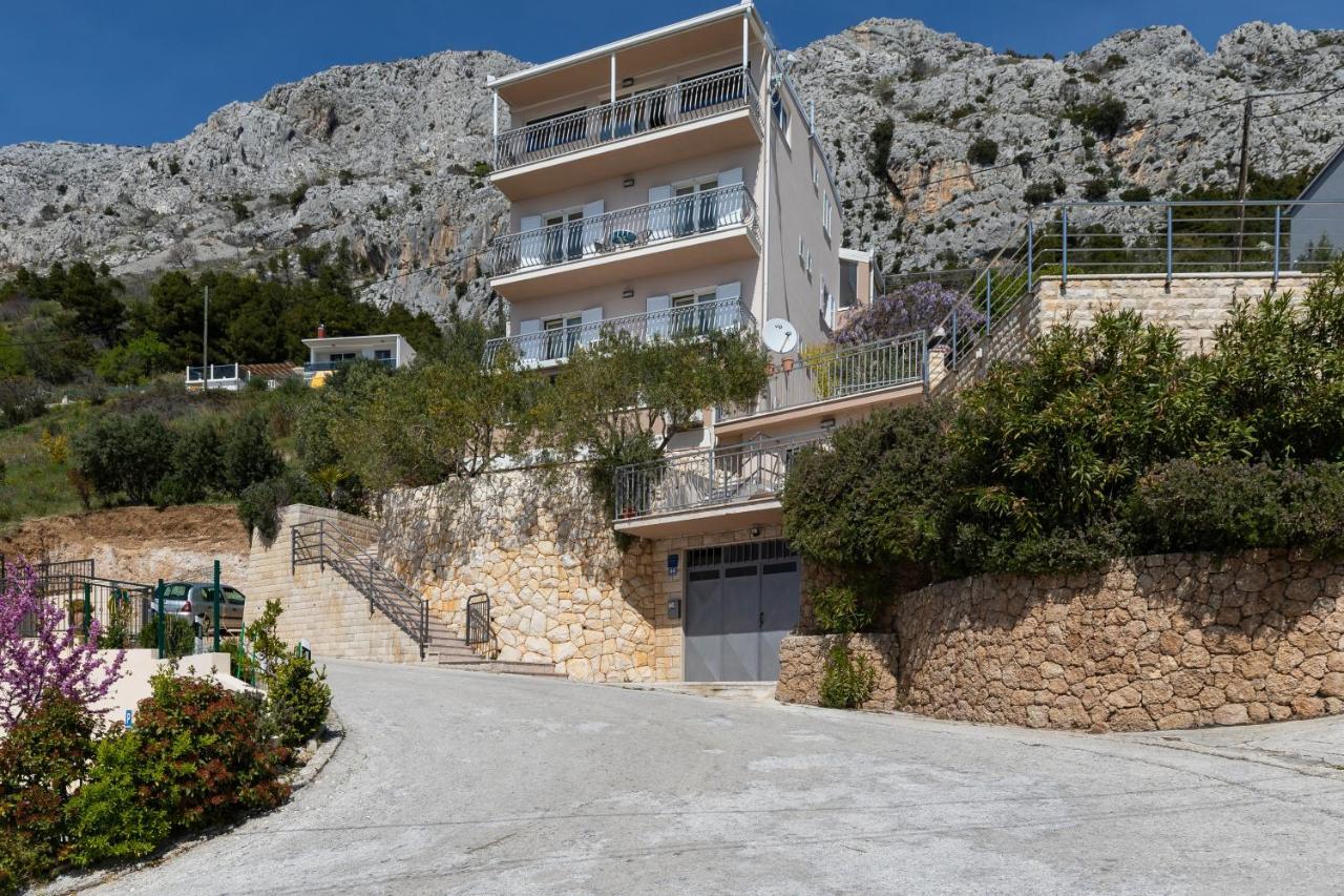 Apartments With A Parking Space Mimice, Omis - 2805 المظهر الخارجي الصورة