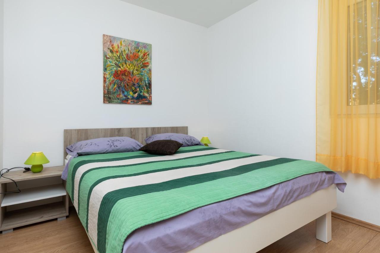 Apartments With A Parking Space Mimice, Omis - 2805 المظهر الخارجي الصورة