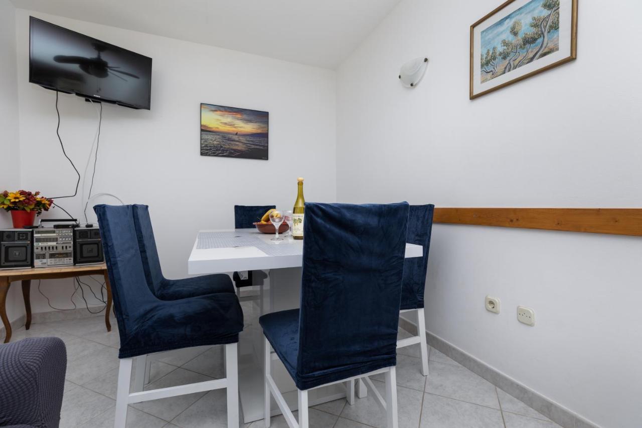 Apartments With A Parking Space Mimice, Omis - 2805 المظهر الخارجي الصورة