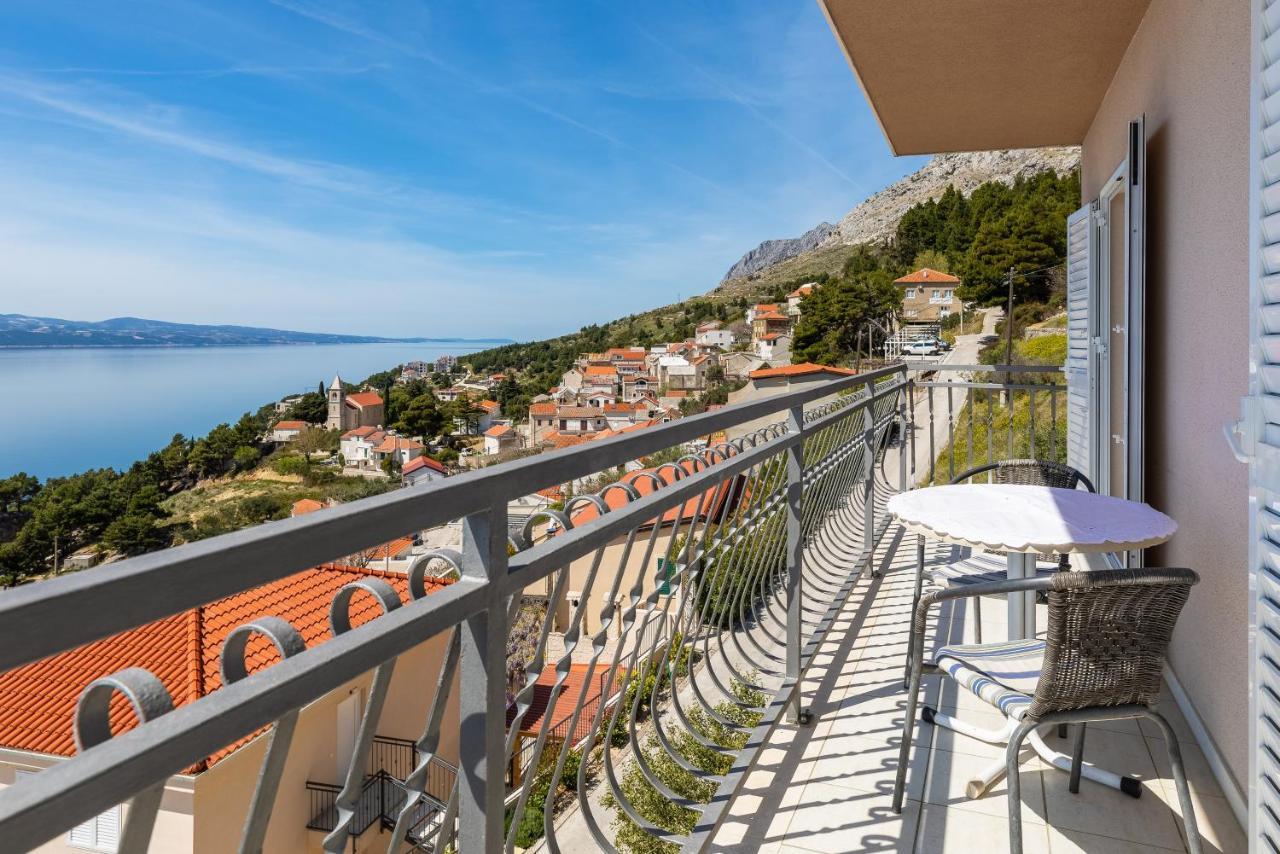 Apartments With A Parking Space Mimice, Omis - 2805 المظهر الخارجي الصورة